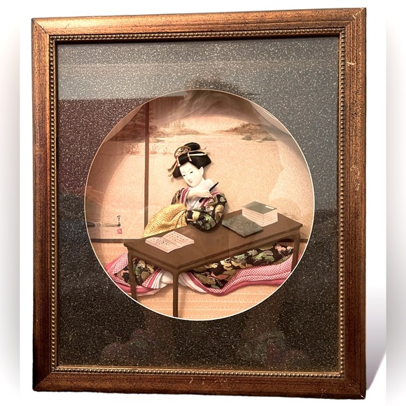 Vintage Framed Asian art Japanese 3d shadowbox Geisha reading - Picture 1 of 4